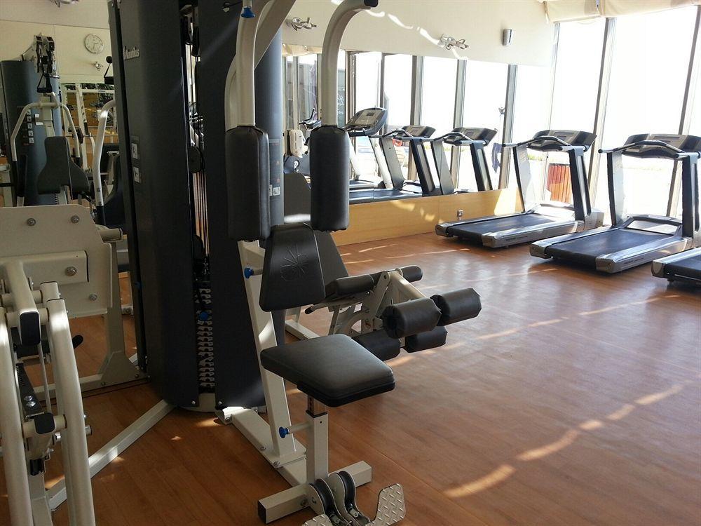 Safir Fintas Hotel Kuwait Кувейт Экстерьер фото The gym at the University of Roehampton