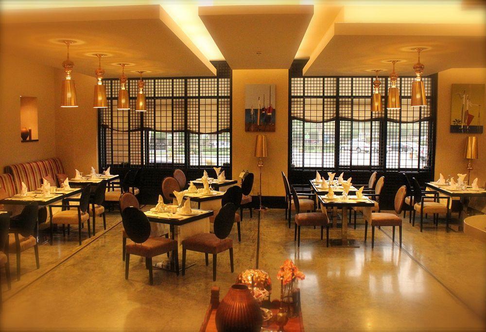 Safir Fintas Hotel Kuwait Кувейт Экстерьер фото The interior of the restaurant
