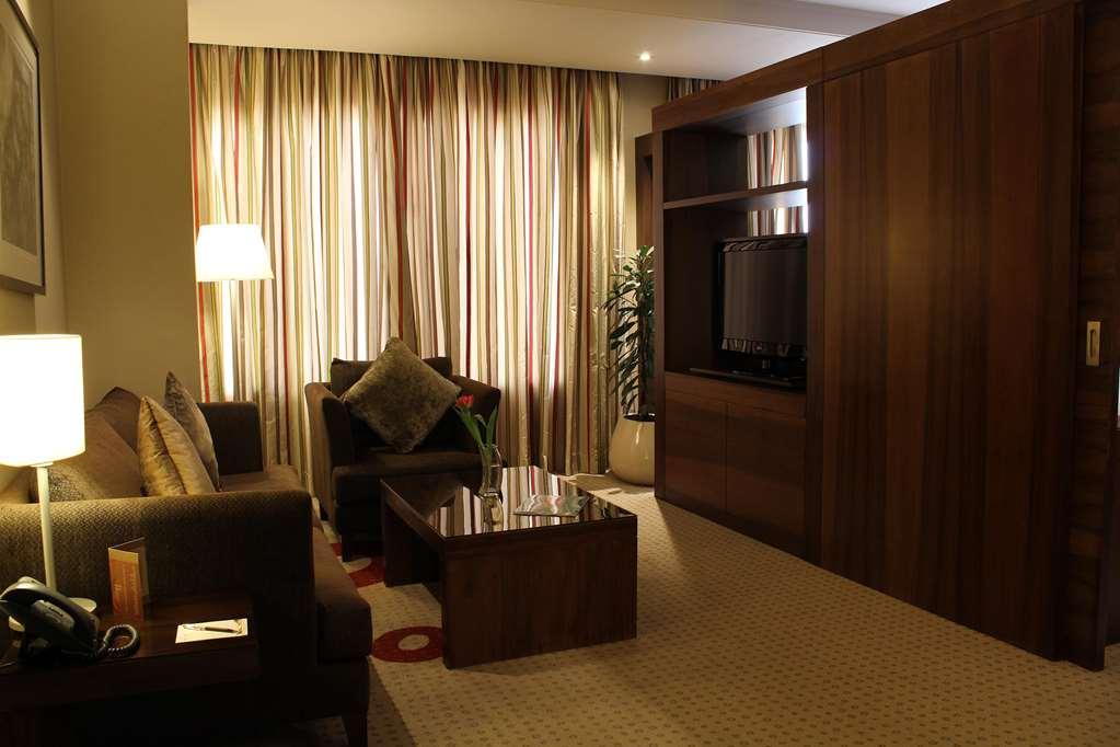 Safir Fintas Hotel Kuwait Кувейт Номер фото A suite at the hotel