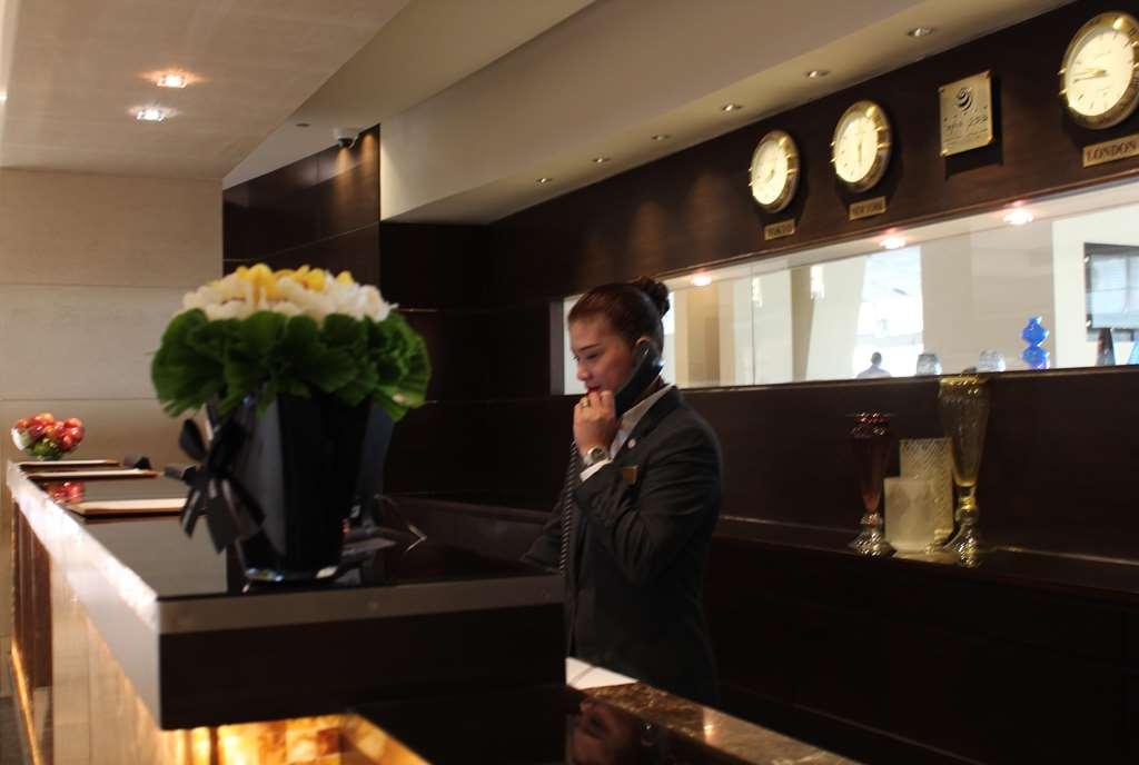 Safir Fintas Hotel Kuwait Кувейт Удобства фото Concierge at the Mandarin Oriental, Hong Kong