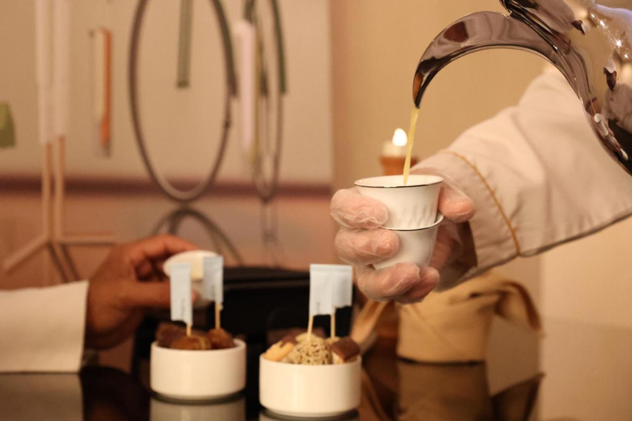 Safir Fintas Hotel Kuwait Кувейт Экстерьер фото A coffee being prepared