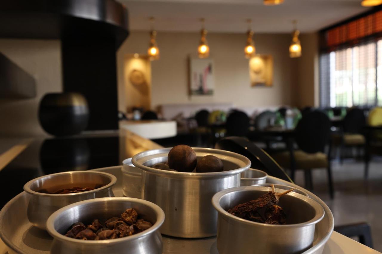 Safir Fintas Hotel Kuwait Кувейт Экстерьер фото A coffee tasting session