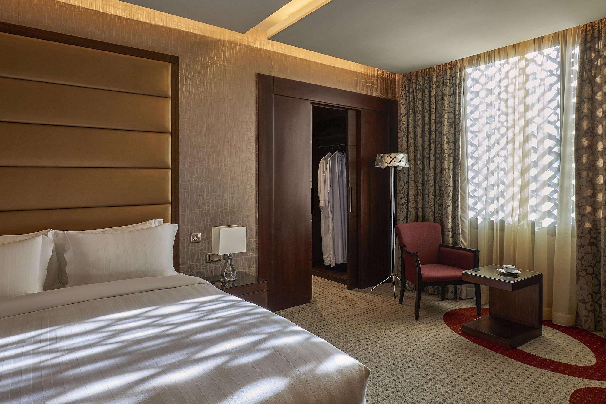 Safir Fintas Hotel Kuwait Кувейт Экстерьер фото A room at the hotel