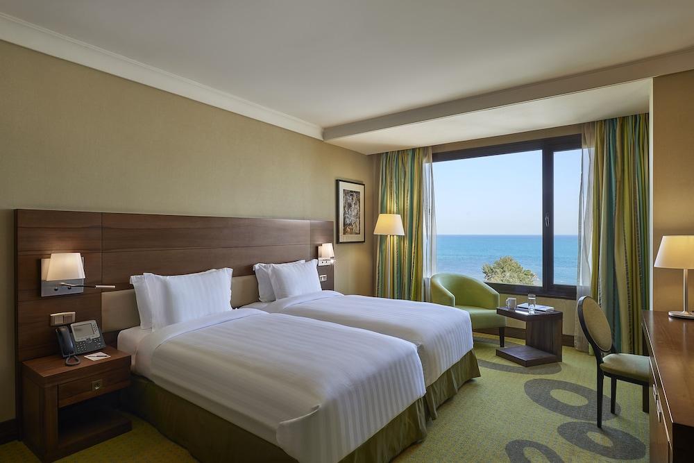 Safir Fintas Hotel Kuwait Кувейт Экстерьер фото A room at the hotel