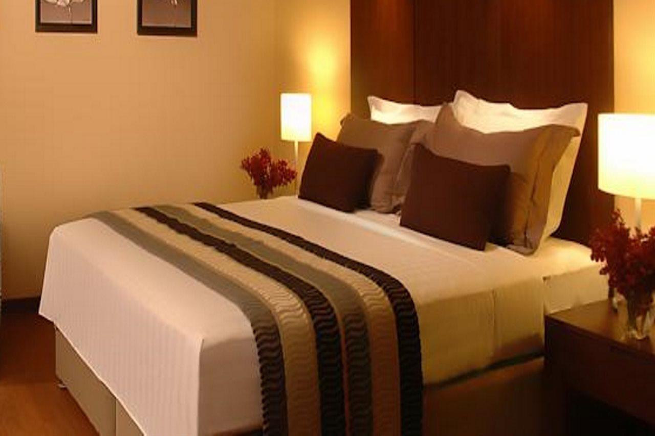 Safir Fintas Hotel Kuwait Кувейт Экстерьер фото A bed runner