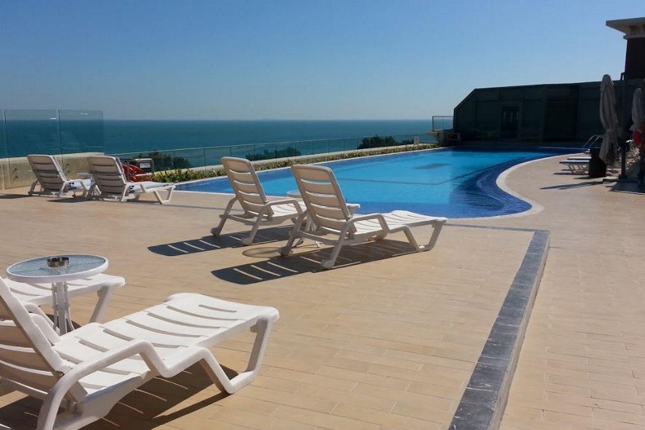 Safir Fintas Hotel Kuwait Кувейт Экстерьер фото A pool in Turkey