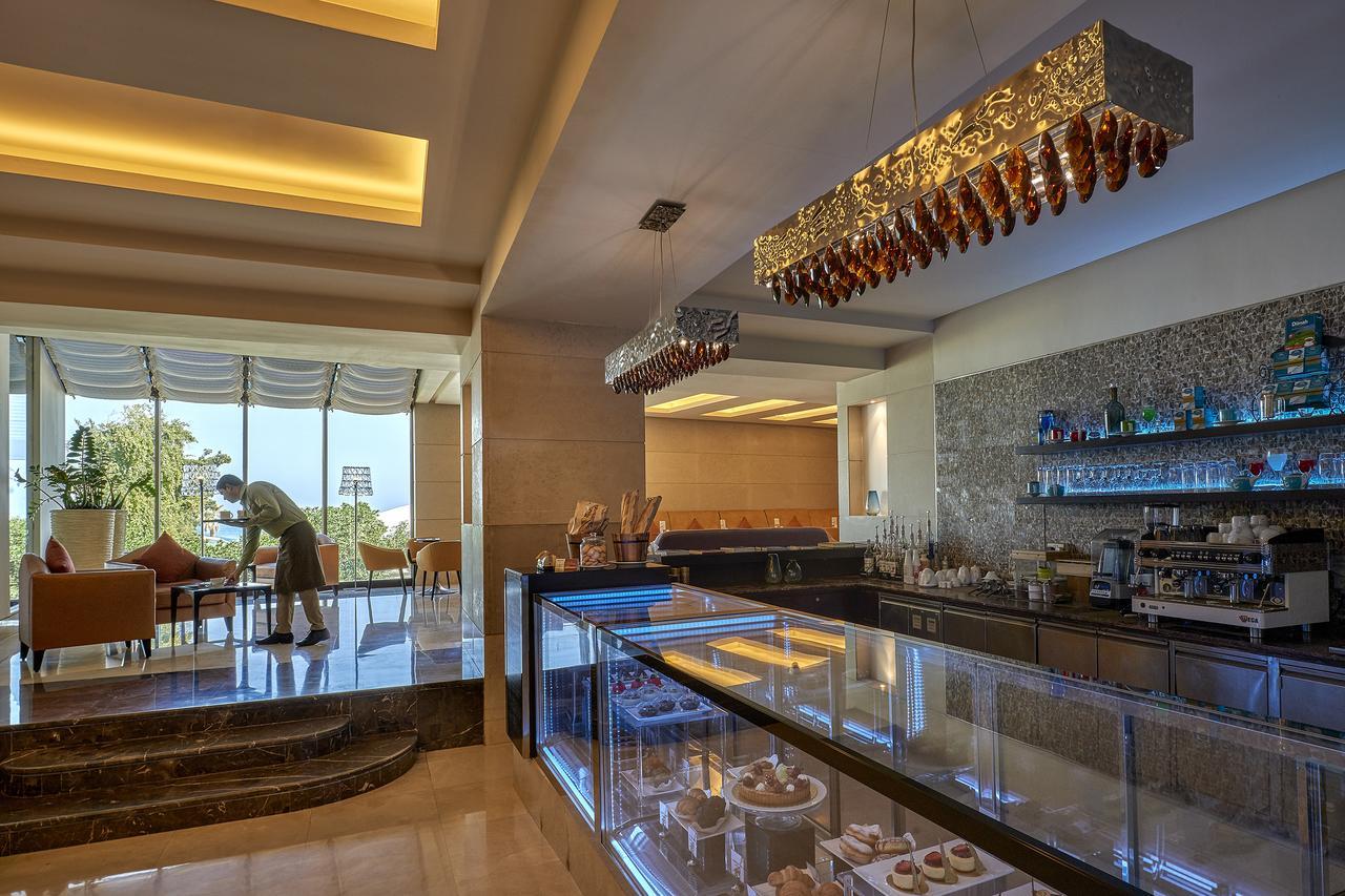 Safir Fintas Hotel Kuwait Кувейт Экстерьер фото The lobby bar