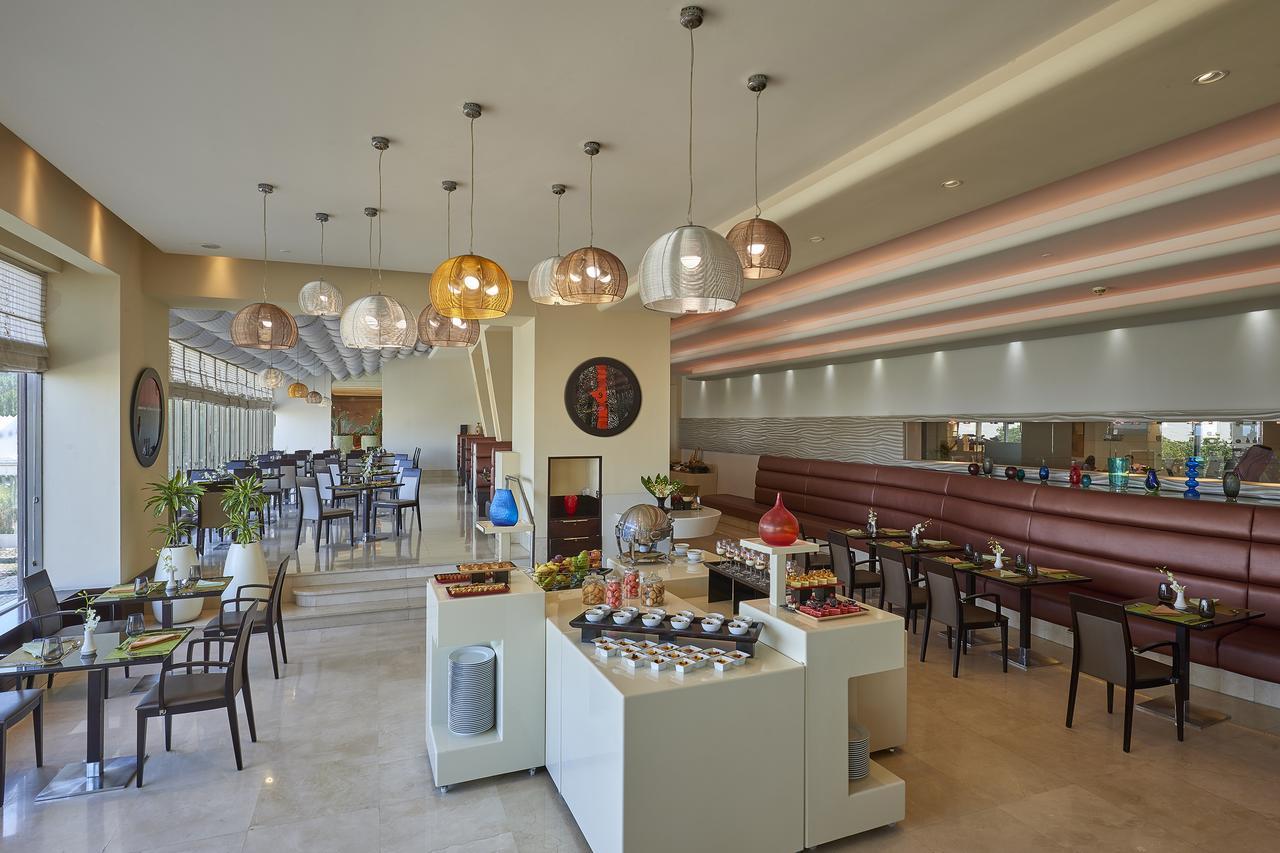 Safir Fintas Hotel Kuwait Кувейт Экстерьер фото The restaurant