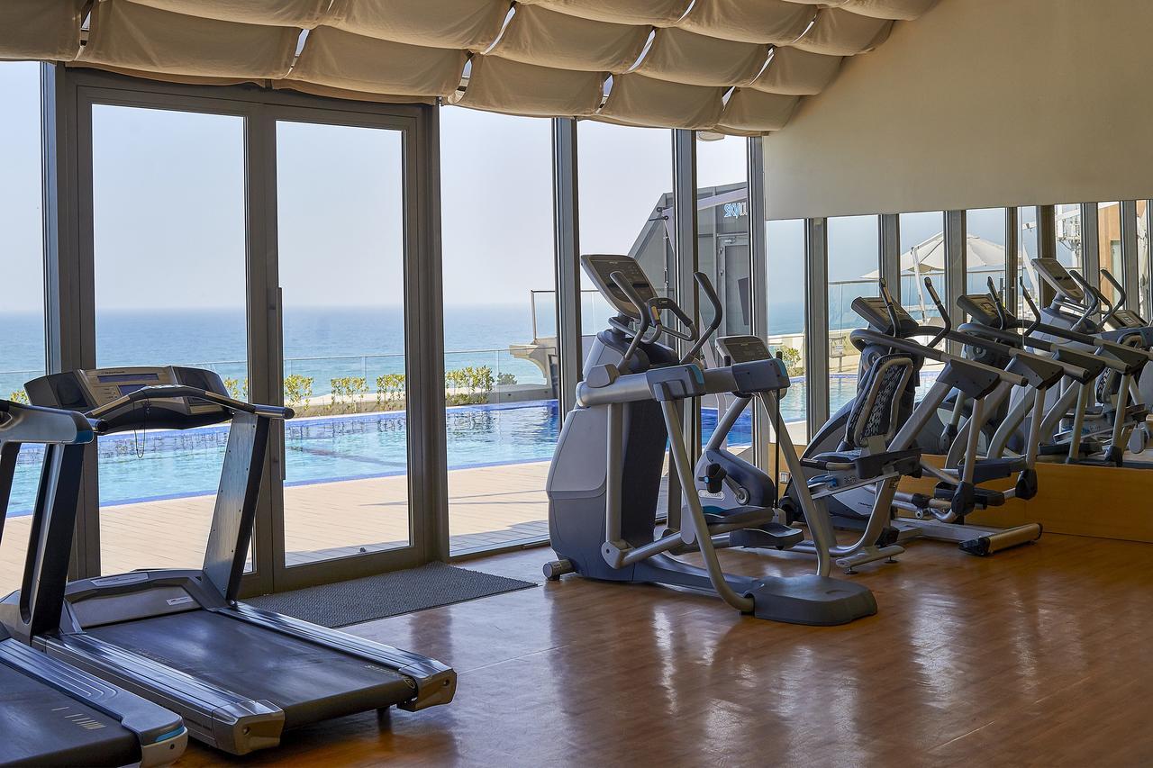 Safir Fintas Hotel Kuwait Кувейт Экстерьер фото The gym at the hotel