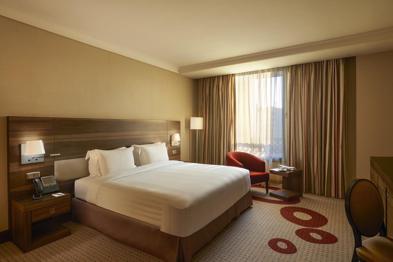 Safir Fintas Hotel Kuwait Кувейт Экстерьер фото A room at the hotel