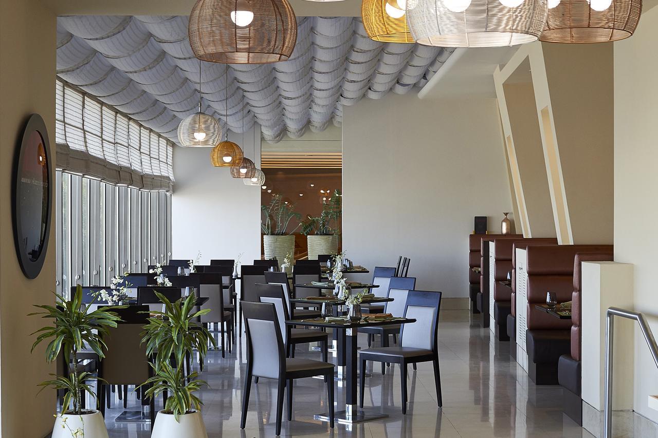 Safir Fintas Hotel Kuwait Кувейт Экстерьер фото The interior of the restaurant