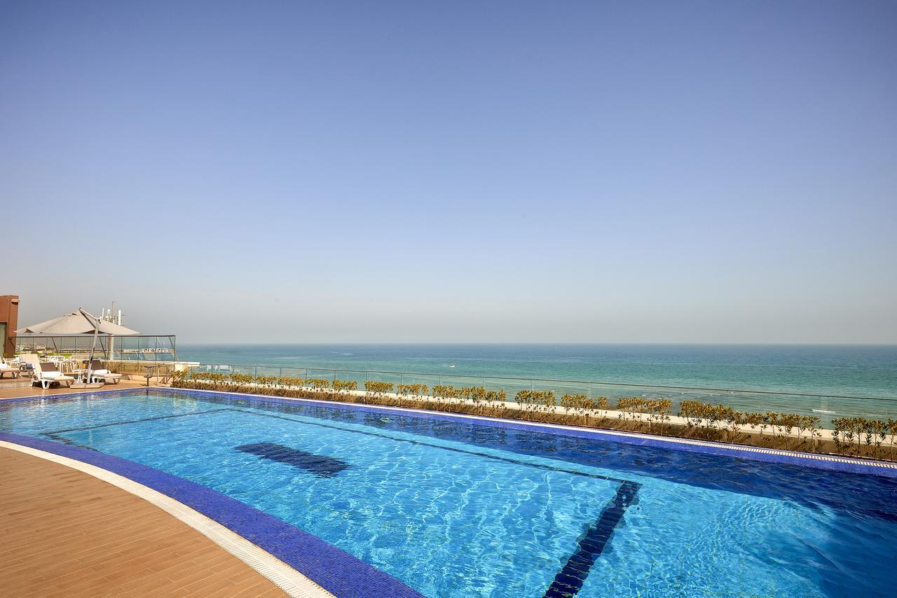 Safir Fintas Hotel Kuwait Кувейт Экстерьер фото The pool at the Ritz-Carlton, Bahrain