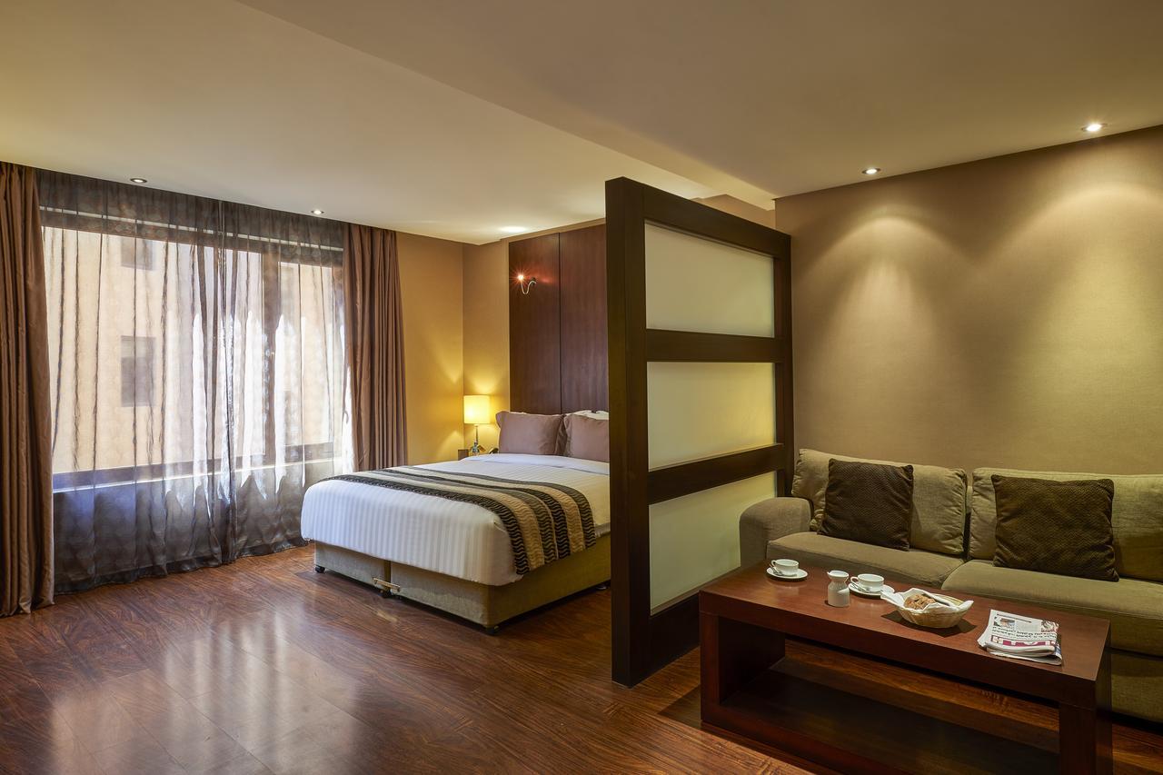 Safir Fintas Hotel Kuwait Кувейт Экстерьер фото A room at the hotel