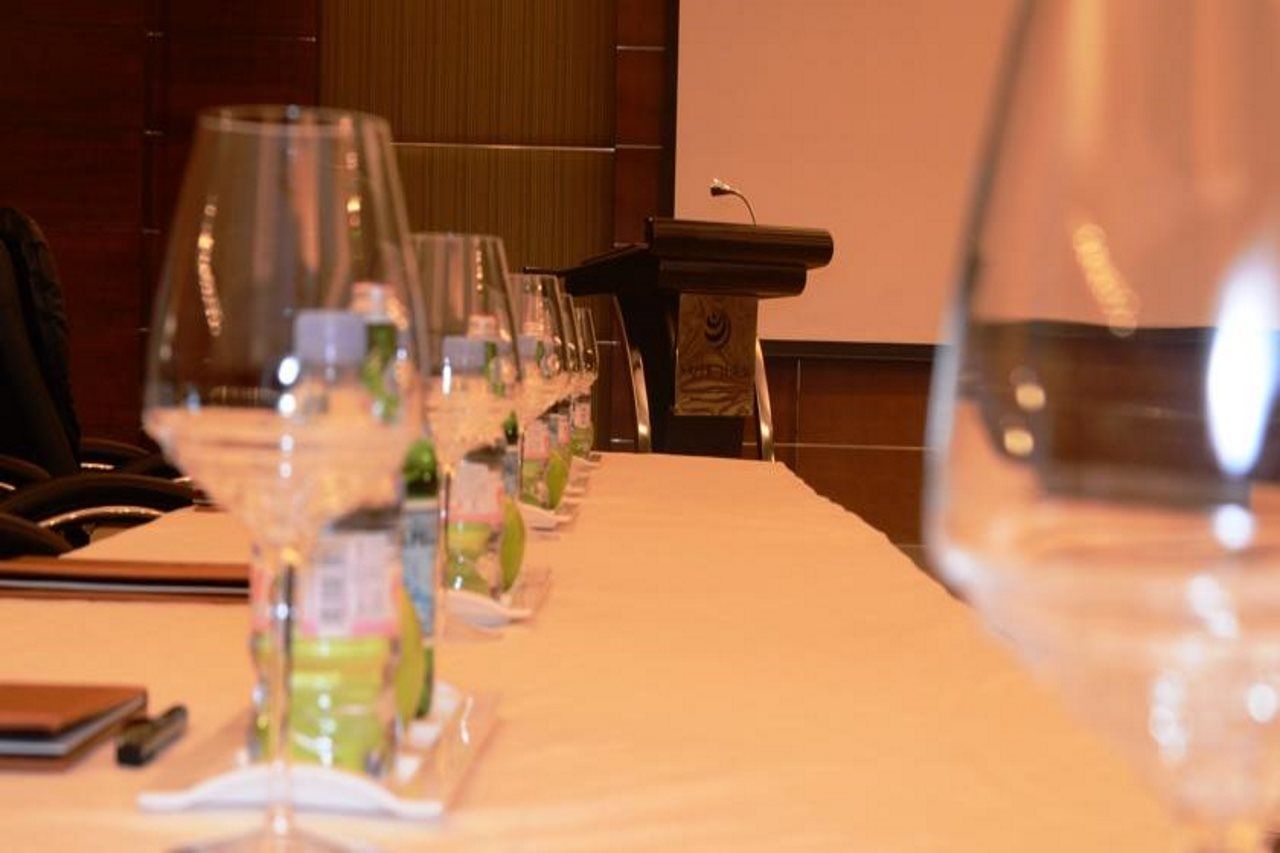 Safir Fintas Hotel Kuwait Кувейт Экстерьер фото A wine tasting in progress