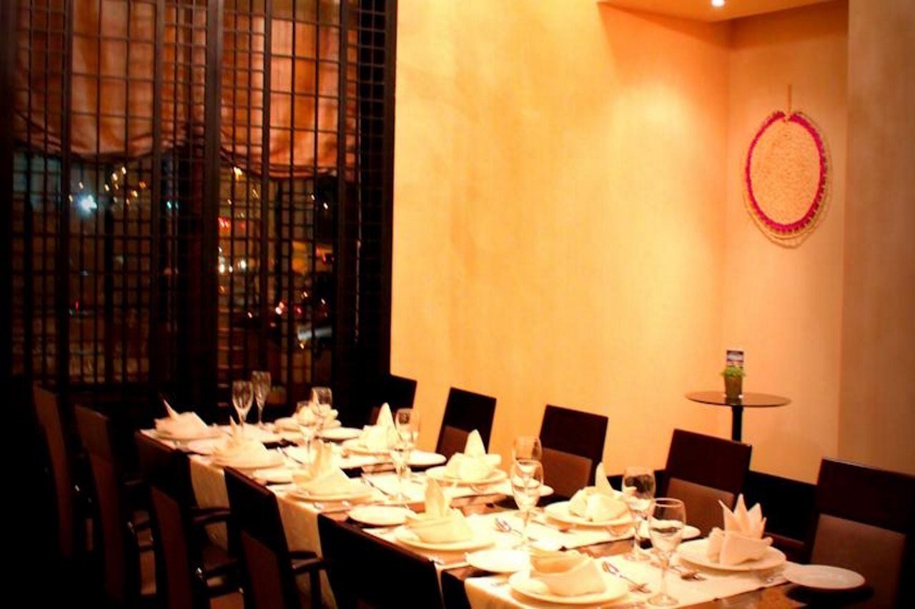 Safir Fintas Hotel Kuwait Кувейт Экстерьер фото Interior of the restaurant
