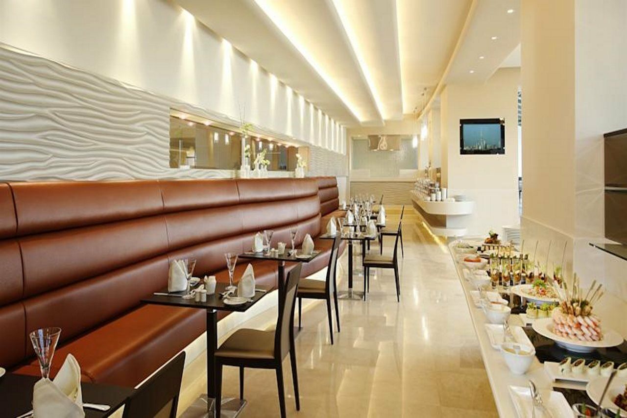 Safir Fintas Hotel Kuwait Кувейт Экстерьер фото The restaurant